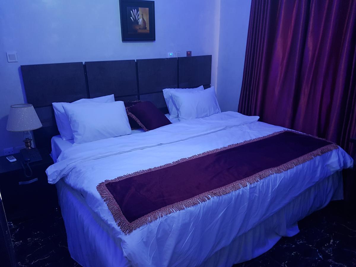 The Resident Hotel Owerri Экстерьер фото