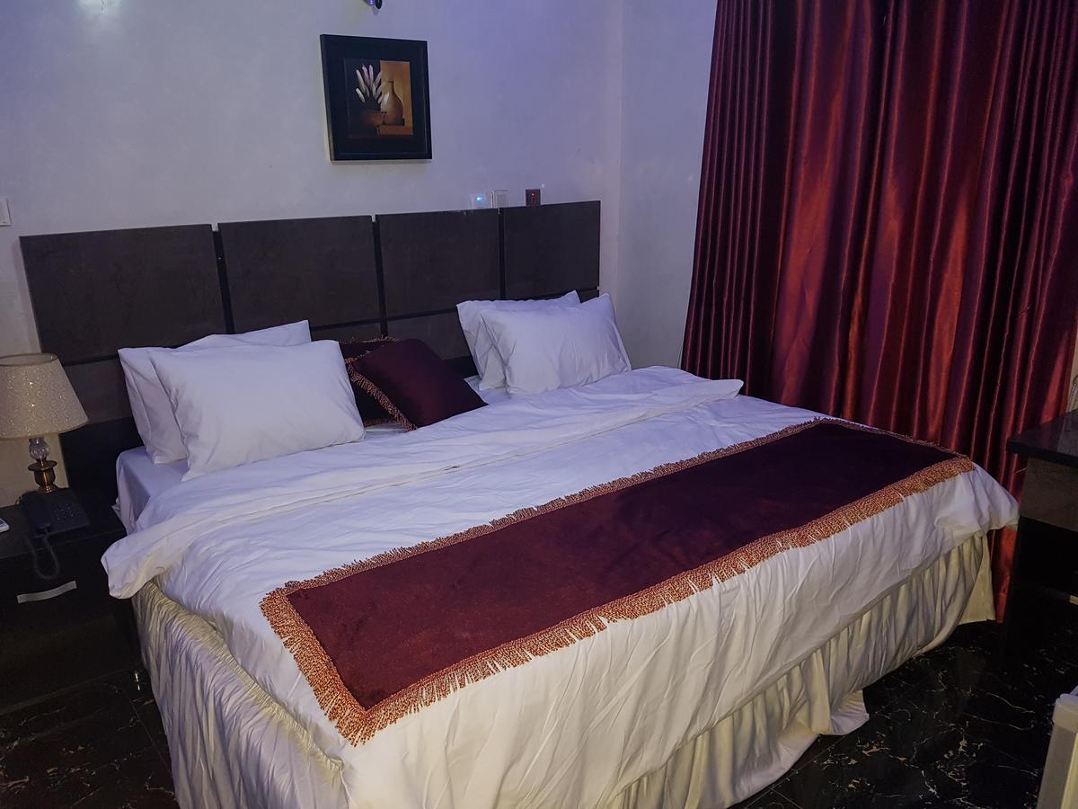 The Resident Hotel Owerri Экстерьер фото